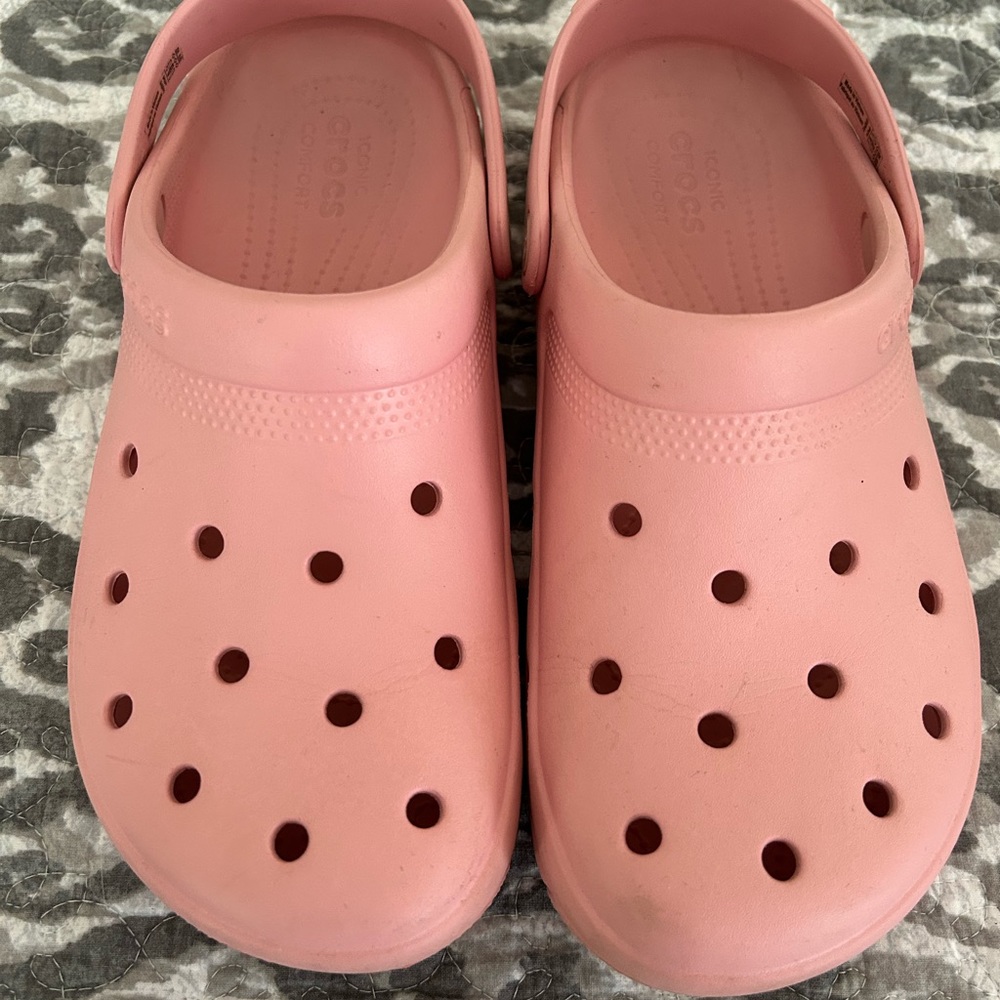 PINK CROCS EUC